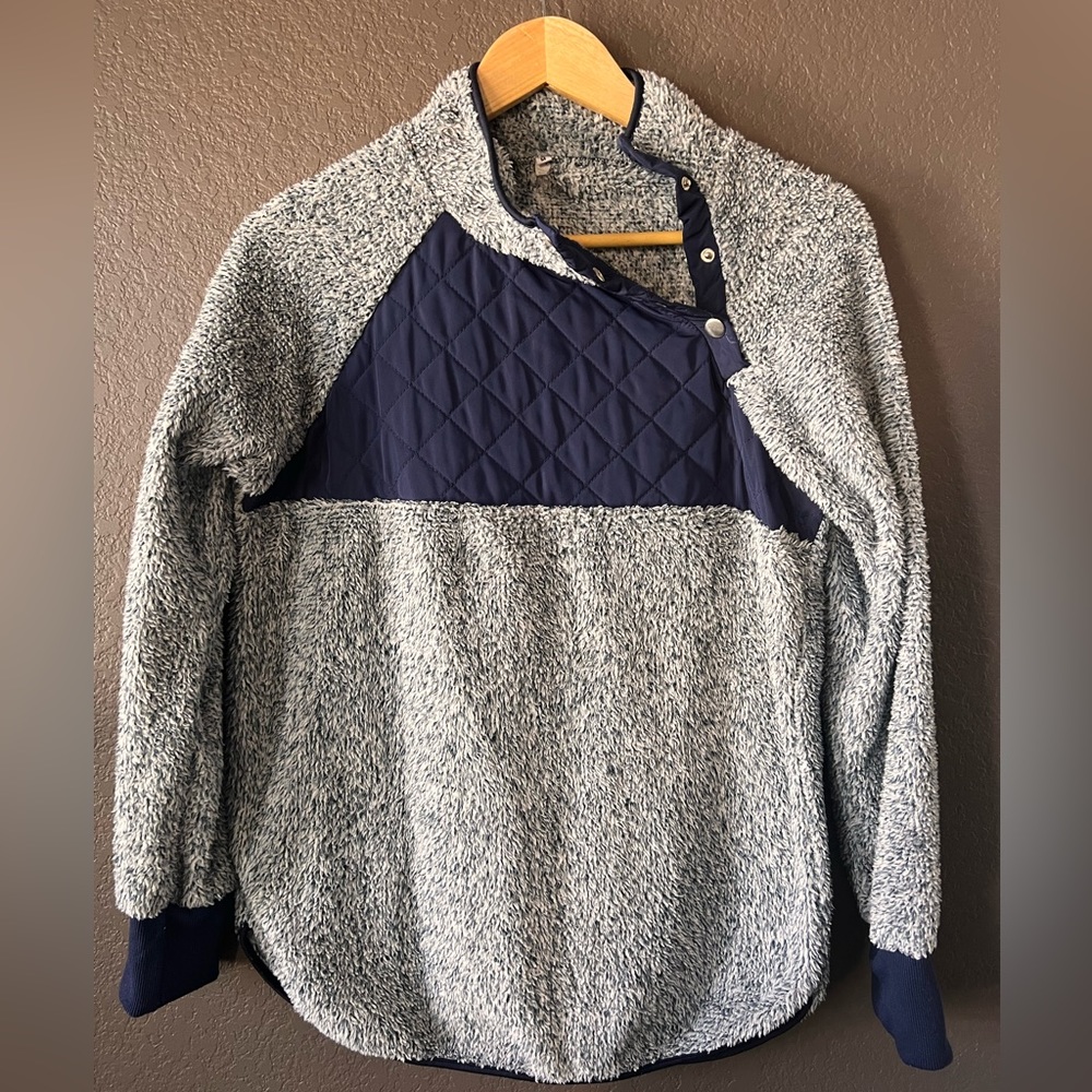 Woman’s navy medium boutique thick sweater